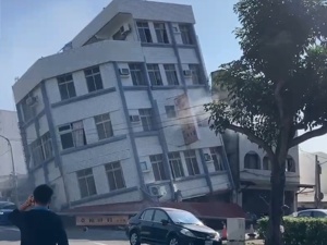 台湾地震已致7死711伤！百年糖厂烟囱断裂倒塌！周杰伦：晃到不行