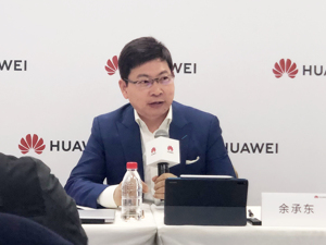 再谈手机支架争议，余承东：小米做智能手机出身，车机导航不会有问题⋯⋯