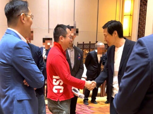 中国接入互联网30周年，马化腾、周鸿祎、雷军、张朝阳聚首热聊，周鸿祎向雷军要小米SU7被婉拒