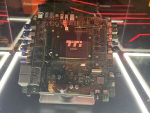 大模型“上车”进行时：车企加速布局智能化，“算力”成竞争焦点