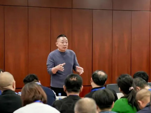 热搜！胖东来去年计划挣2000万元，于东来：结果挣了1.4亿，员工薪资普遍在8000元以上