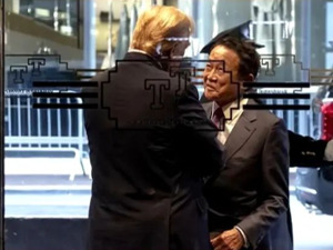 日本外交“两边下注”？他拜会了特朗普！韩媒：日本正在走钢丝......