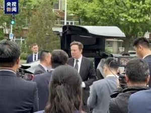 马斯克抵达北京，与任鸿斌会面！马斯克：很高兴看到电动车在中国取得进展⋯⋯