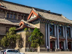 河南大学大礼堂着火，相关责任人已被公安机关控制，涉事公司最新回应！学校初步推测起火原因可能是......
