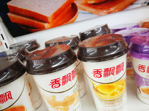 香飘飘总裁：国货品牌要对国人好！“讽日”股价涨停，直播间销售额大涨400倍！日本商店却否认⋯⋯