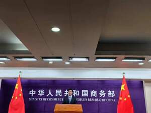商务部：汽车以旧换新补贴政策对内资外资、本地外地一视同仁，购买新能源车和燃油车都能享受优惠