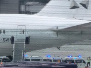突发！新航一波音客机紧急迫降泰国，已致1死30伤
