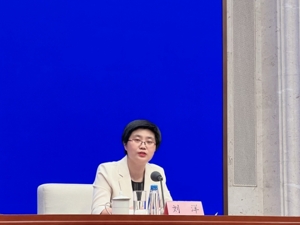 国新办举行国务院政策例行吹风会 介绍《国际邮轮在中华人民共和国港口靠港补给的规定》有关情况