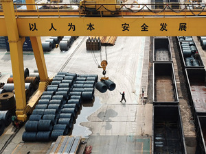 今年降成本工作明确22项重点任务：推动贷款利率稳中有降，继续阶段性降低部分社会保险费率……