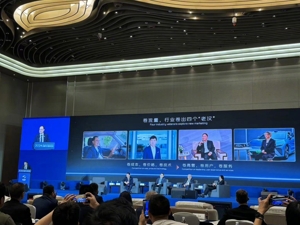 “四个‘老汉’”“油电同权”……这场论坛直击车市内卷现状，专家预判：车企要做好准备打持久战