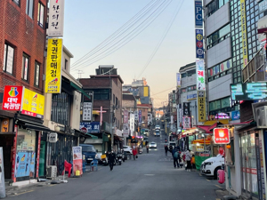拜登特朗普首场直播辩论将于下周举行；英伟达登顶全球后两日蒸发2.46万亿元；HIV预防新药实现“0感染”，长效疗法市场或达367亿元；累计投入2万亿元，韩国为何仍跌入“人口紧急状态”|一周国际财经