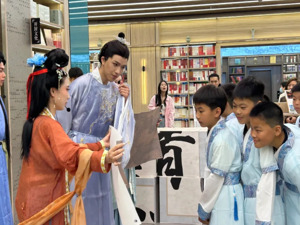 探索文化产业前沿 上市公司在行动丨中原传媒：书本剧、剧本研学、数据平台⋯⋯用新概念打开文化产业“升维发展”之路