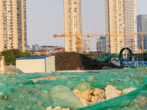 “流拍”增多VS“地王”频现！前5月300城宅地成交额降近四成，城市间土拍市场分化加剧