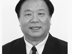 他走了，留下一个世界500强钢企和每月一张的理发票