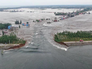洞庭湖决堤口延伸至约150米！多地遭遇强降雨，河南一幼儿园近百名师生被转移！两部门紧急预拨5.4亿元