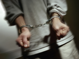 菲律宾绑架案追踪丨“枪托砸碎玻璃拖人下车”，菲律宾歹徒绑架中国人视频曝光！一孕妇被抓，菲官方：系绑架勒索中国人团伙头目之一