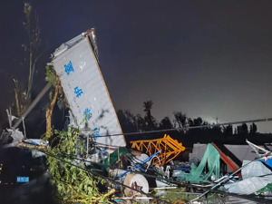 这一地龙卷风已致5死83伤，2820间房屋受损，官方最新通报！遇到龙卷风怎么办？