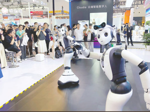 每经记者现场直击WAIC 2024：AI“热辣滚烫”“八大镇馆之宝”预示未来发展