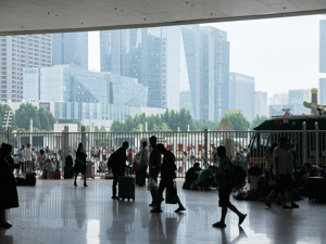 部分公交停运、景区关闭、非必要不外出⋯⋯雨还要下多久？郑州市气象局回应