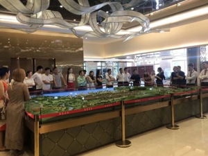 5折？降价跑量的风，吹到了李嘉诚东莞7000亩高尔夫大盘，业内称是“以价换量营销策略”