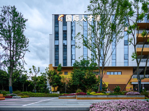 成都高新区举办"才聚高新"大型招聘会 助力毕业生就业