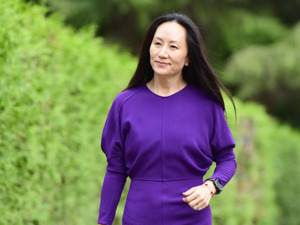 “萝卜快跑”回应无人驾驶车横停马路！AI普及会不会抢占普通人的就业？孟晚舟曾建议......