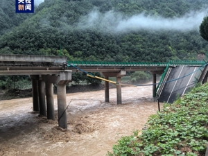 陕西公路桥梁垮塌已致12人遇难，31人失联！初步判断有25辆车坠河遇险，省气象局发布山洪灾害风险预警