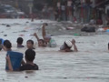 台风“格美”突袭！这国多地宣布进入灾难状态，死亡人数已达21人，当地居民 ：水淹到了二楼
