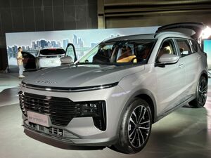 全新X70 PLUS起售价11.19万元！捷途两年内将推15款新车，欲于2026年实现年销百万辆目标