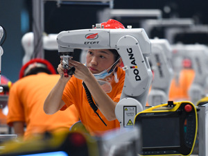 7月制造业PMI降至49.4%，连续3个月低于临界点，5个分项指标“三降两升” 专家：PMI筑底态势进一步确认