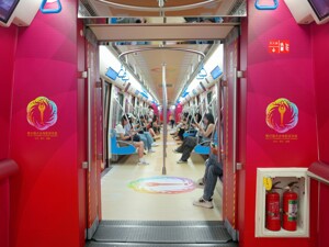 第37届大众电影百花奖主题列车在成都上线运行