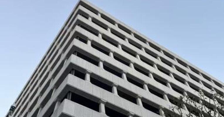 日股史诗级“地震”后 日本央行高官紧急发声：不会贸然加息