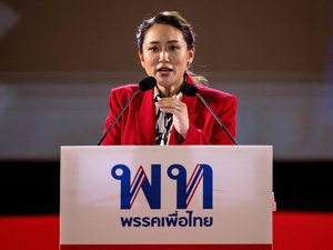 他信女儿贝东丹被正式提名为泰国总理候选人！今年37岁，是为泰党党魁，赛塔曾为其顾问