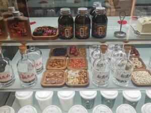 一杯熬夜水半年单店卖出1.6万杯  同仁堂“知嘛健康”等超20个茶饮品牌盯上“养生”溢价