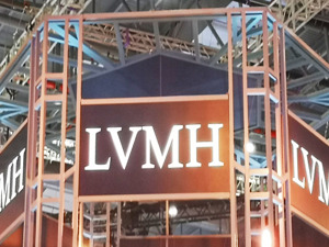 LV巧克力卖爆了：一盒最低240元，最贵几千元！配货才能买得到？回应来了