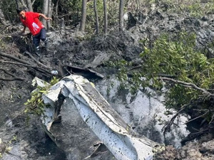 一小型飞机在泰国东部坠毁9人遇难，机上载有5名中国籍乘客，约300人展开救援，泰国官方：及时公布最新进展