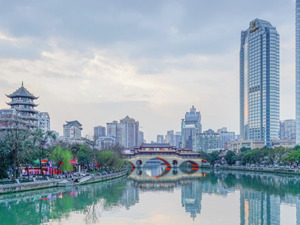 成都的三张现代化面孔