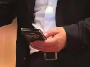 折叠屏概念股延续涨势 华为Mate XT非凡大师或为首款三折叠屏手机