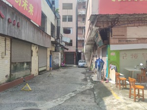现场直击｜广州沥滘村300亿元旧改项目首批交付，有村民担心安置费问题，村内多数房源已搬空