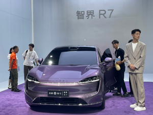 “挑战Model Y”！ 鸿蒙智行首款轿跑SUV上市在即，余承东称“智界的爆发力还在后面”