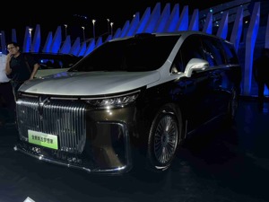 全新梦想家搭载华为智驾上市，岚图计划今年销量实现100%增长