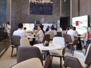 “有客户半夜转来定金”“很久没有这么疯狂了”“项目优惠将收回”⋯⋯ 上广深楼市新政出台后首日，市场燃了！