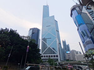 “双11”开战在即 京东、阿里重金砸向香港市场：不止“包邮”