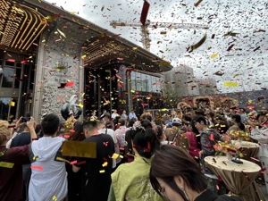 开发商“争分夺秒促销”，售楼处“国庆七天不打烊”，地方政府也喊你买房，“黄金周交易量值得期待”