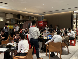 看样板间需要排队！实探国庆假期深圳楼市：来访量和成交量齐增，有项目两天卖了6.6亿元