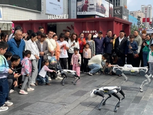 预计年底发布 新款“成都造”人形机器人在实验室研发成功