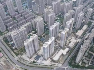 地方国资底价接盘，计划投资百亿的“苏中第一高楼”终于复工，业主称“希望能顺利办到房产证”