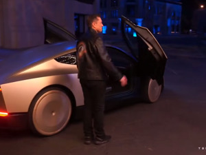 Robotaxi Day草草收场，特斯拉市值一夜蒸发近700亿美元！马斯克没能回答三大疑问，长期多头罕见质疑：就这？