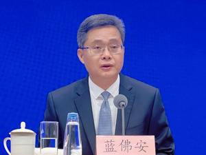 如何支持地方兜住基层“三保”底线？财政部部长答每经：2024年对地方转移支付优先足额安排“三保”经费预算