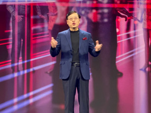 杨元庆：AI距离像人一样做决策、行动，还有很长一段路要走